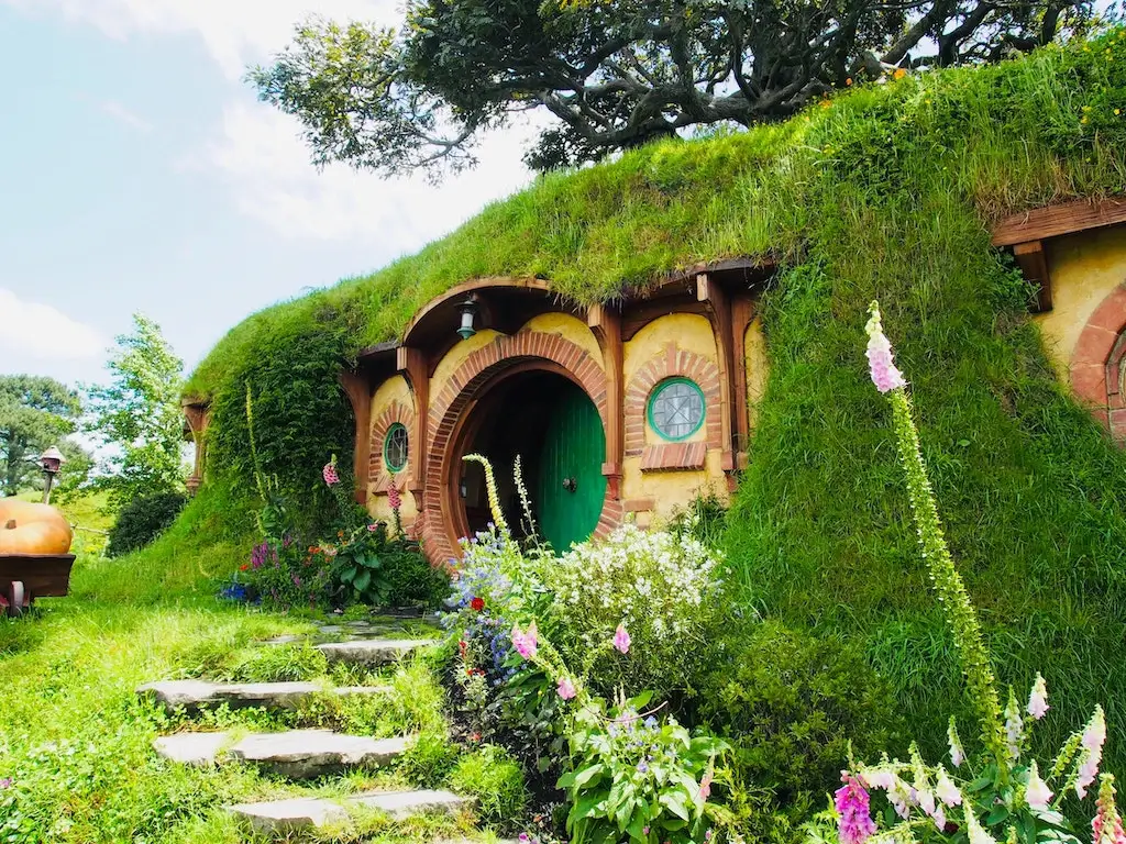A Hobbit hole at the Hobbiton Village Movie Set, near Hamilton, New Zealand.